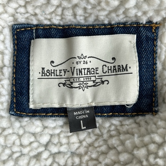 Ashley Vintage Charm sherpa lined distressed blue jean button close jacket - Picture 13 of 16